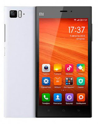 Spesifikasi Xiaomi Mi 3 Spesifikasi Xiaomi Mi 3 Memori Xiaomi Mi 3 dilengkapi dengan memori internal sebesar 16 GB, memori RAM 2 GB, sementara untuk memori eksternal Xiaomi Mi 3 ini tidak memiliki slot memori eksternal alias Sobat gadget tidak bisa menambahkan memori eksternal kedalam perangkat ini, inilah mungkin menjadi salah satu mines-Nya karena Sobat gadget tidak bisa menambahkan memori eksternal untuk menambah kapasitas Xiaomi Mi 3 ini. Kamera Xiaomi Mi 3 memiliki dua bagian kamera yakni kamera utama dibagian belakang perangkat dan kamera depan, untuk kamera utama sebesar 13 MP, sementara kemera depan sebesar 2 MP, dengan fitur kamera seperti auto fokus, dual Led Flash akan menghasilkan jepretan pada malam hari lebih baik. Tampilan Xiaomi Mi 3 pada bagian layar menggunakan type IPS LCD dengan ukuran layar 5 inchi dan resolusi 1080 x 1920 Pixels dengan kerapatan 441 ppi, selain dari komponen yang ada pada layar, Xiaomi Mi 3 juga dilengkapi dengan proteksi layar Corning Gorilla Glass 3. Kelebihan Xiaomi Mi3 Seperti yang sedikit dijelaskan di atas, Xiaomi Mi3 didukung dengan tampilan ramping dan mewah Ukuran layar 5 inci membuat anda lebih nyaman saat menggunakannya Menggunakan layar multitouch dan juga telah dilengkapi dengan perlind