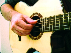 Cara belajar gitar akustik untuk pemula dengan finger picking
