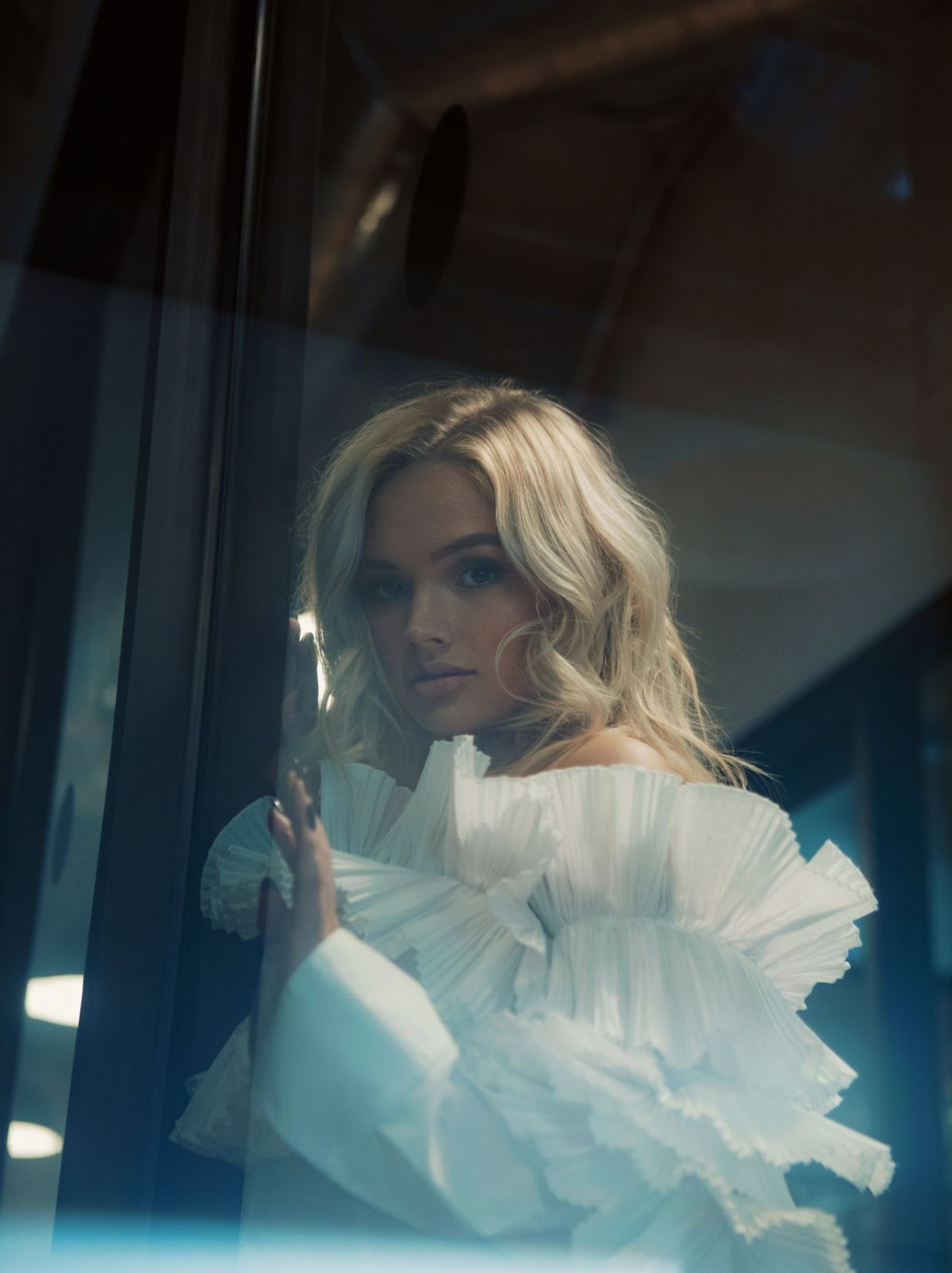 Starlet Arcade: Natalie Alyn Lind pictures