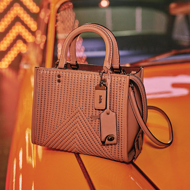 coach holiday tote