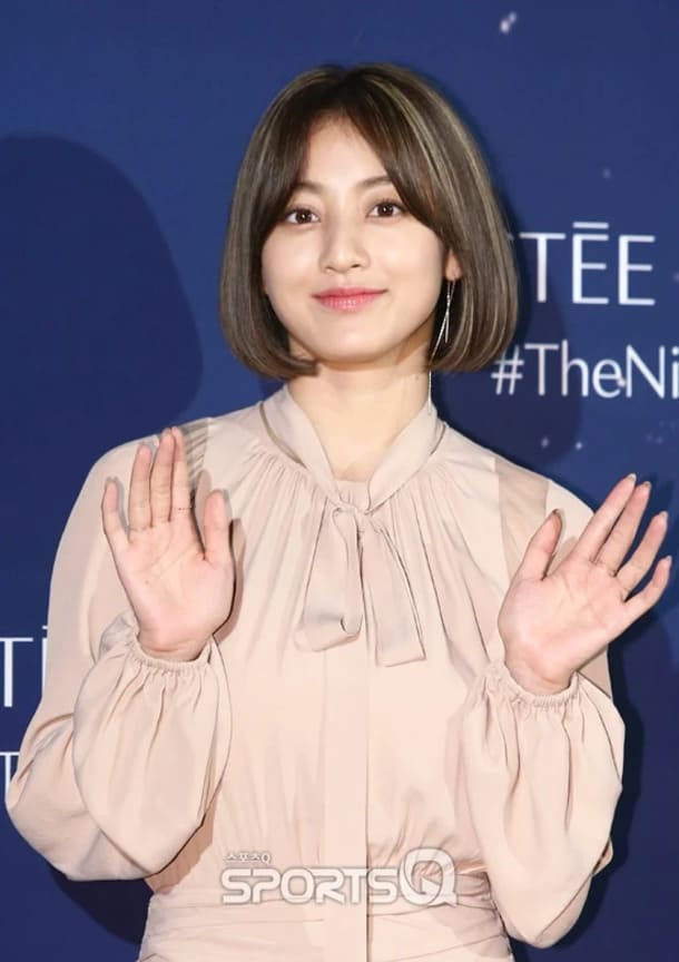Jihyo de TWICE hace su primera aparición pública desde su escando de citas Jihyo TWICE