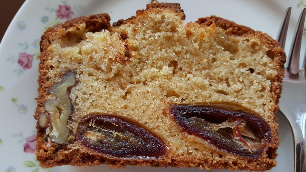 eat-culture: Lauras Dattel-Walnuss-Kuchen (Laura&amp;#39;s date-walnut-cake)