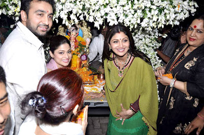 Shilpa Shetty, Raj Kundra and Shamita at Ganpati visarjan