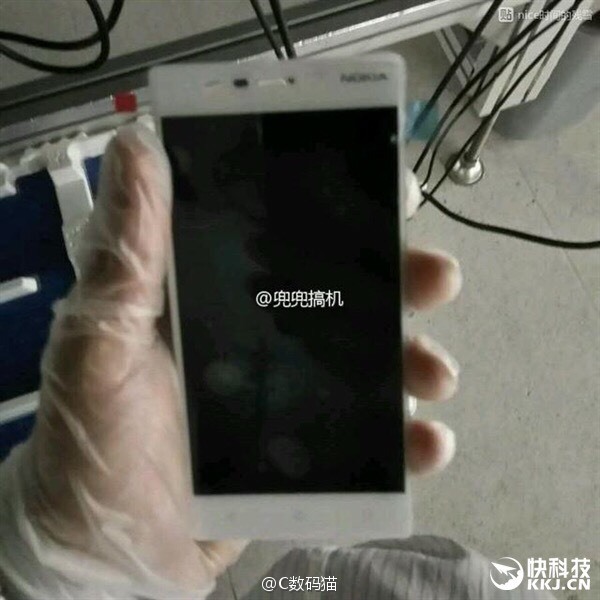 Desain dan spesifikasi Nokia D1C beredar, dibekali chip Snapdragon 600 dan RAM 4GB Desain dan spesifikasi Nokia D1C beredar, dibekali chip Snapdragon 600 dan RAM 4GB