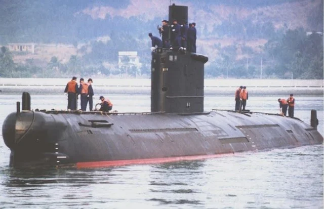 Image Attribute: Ming Class (Type 035G) Submarine. The Type 035 is a heavily improved redesign of the older Type 033 Romeo-class submarine, which were built in China from 1962 to 1984.