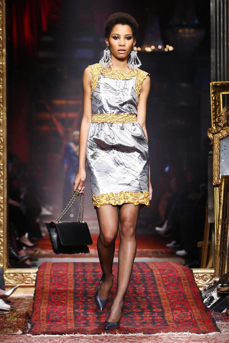 Moschino Fall/Winter 2016-2017 RTW MFW moschino-fall-winter-2016-2017-collection-milan-fashion-week, moschino-fall-winter-2016-2017, moschino-fall-winter-2016, moschino-fall-winter-2017, moschino-fall-2016-2017, moschino-fall-2016, moschino-fall-2017, moschino-teddy-bear, ours-moschino, coque-moschino, du-dessin-aux-podiums, dudessinauxpodiums