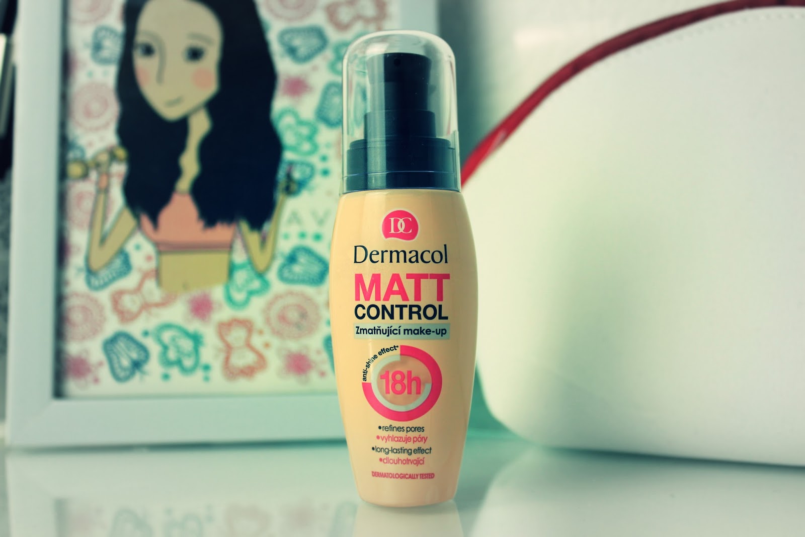 Французская тональная основа. Dermacol матирующая база под макияж matt control make-up base 20 мл. Матирующий тональный крем parisa. Дермакол матт контроль. Dermacol spray png.