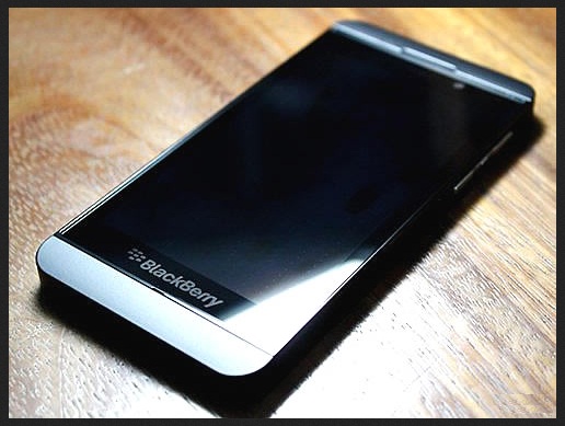 Spesifikasi dan Harga Blackberry Z10  MikMbong
