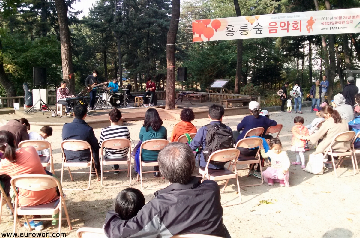 Concierto de jazz en el Arboreto Hongneung de Seúl