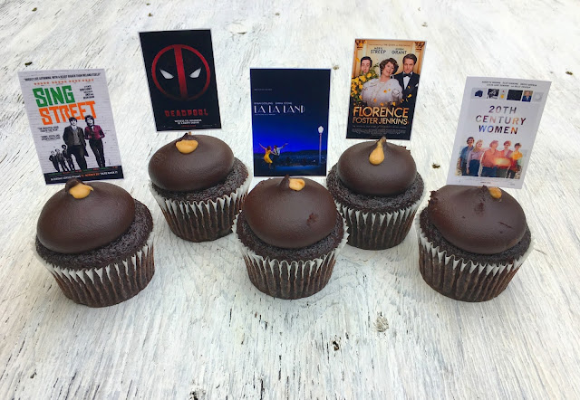 Golden Globes Printable Cupcake Toppers.  Perfect fun touch for a last minute party | www.jacolynmurphy.com