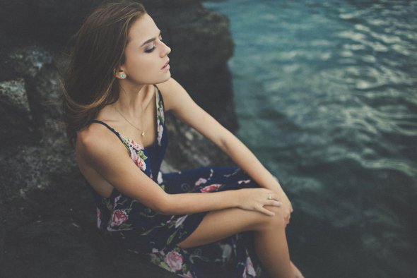 A bela modelo Sian Kelley à beira de uma tempestade em ensaio fotográfico de Julia Trotti Julia Trotti arte fotografia fashion mulheres modelos beleza ensaio a beira tempestade cabelos esvoaçantes sian kelley