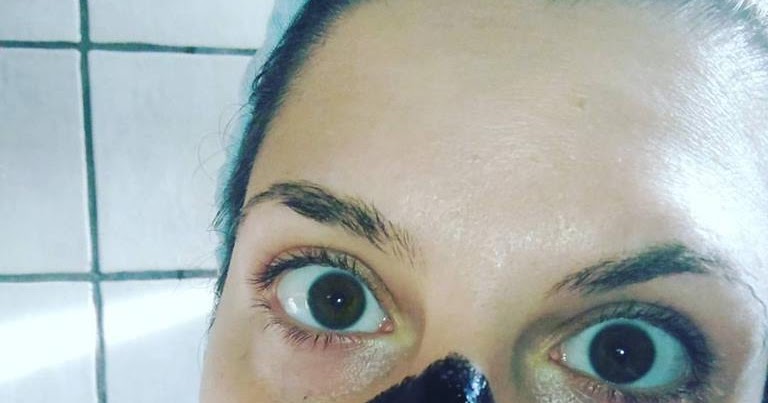 Affronti il pacco da uovo e un tovagliolo da punti neri