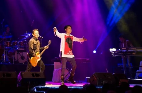Konser Band Rock Legendaris Indonesia 'GIANT STEP' Akan Direkam Radio Amerika