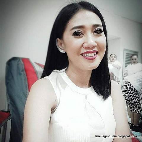 Foto Erie Suzan terbaru Foto Erie Suzan terbaru