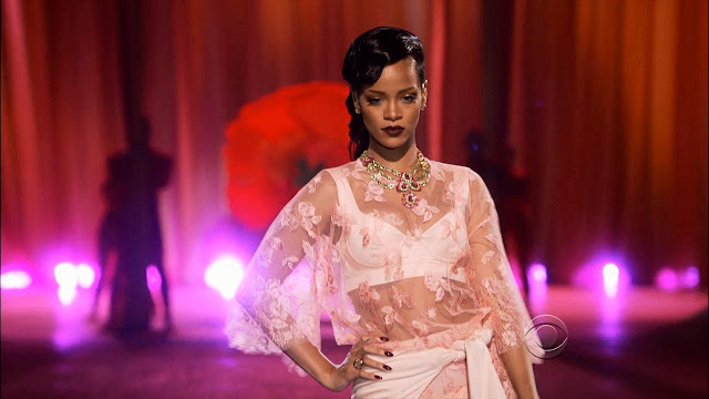 Rihanna Phresh Out The Runway MP3, Video & Lyrics Rihanna Phresh Out The Runway MP3, Video & Lyrics