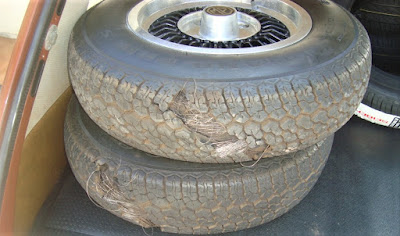 Pneus ressecados por falta de uso são mais perigosos que pneus desgastados pelo uso constante.