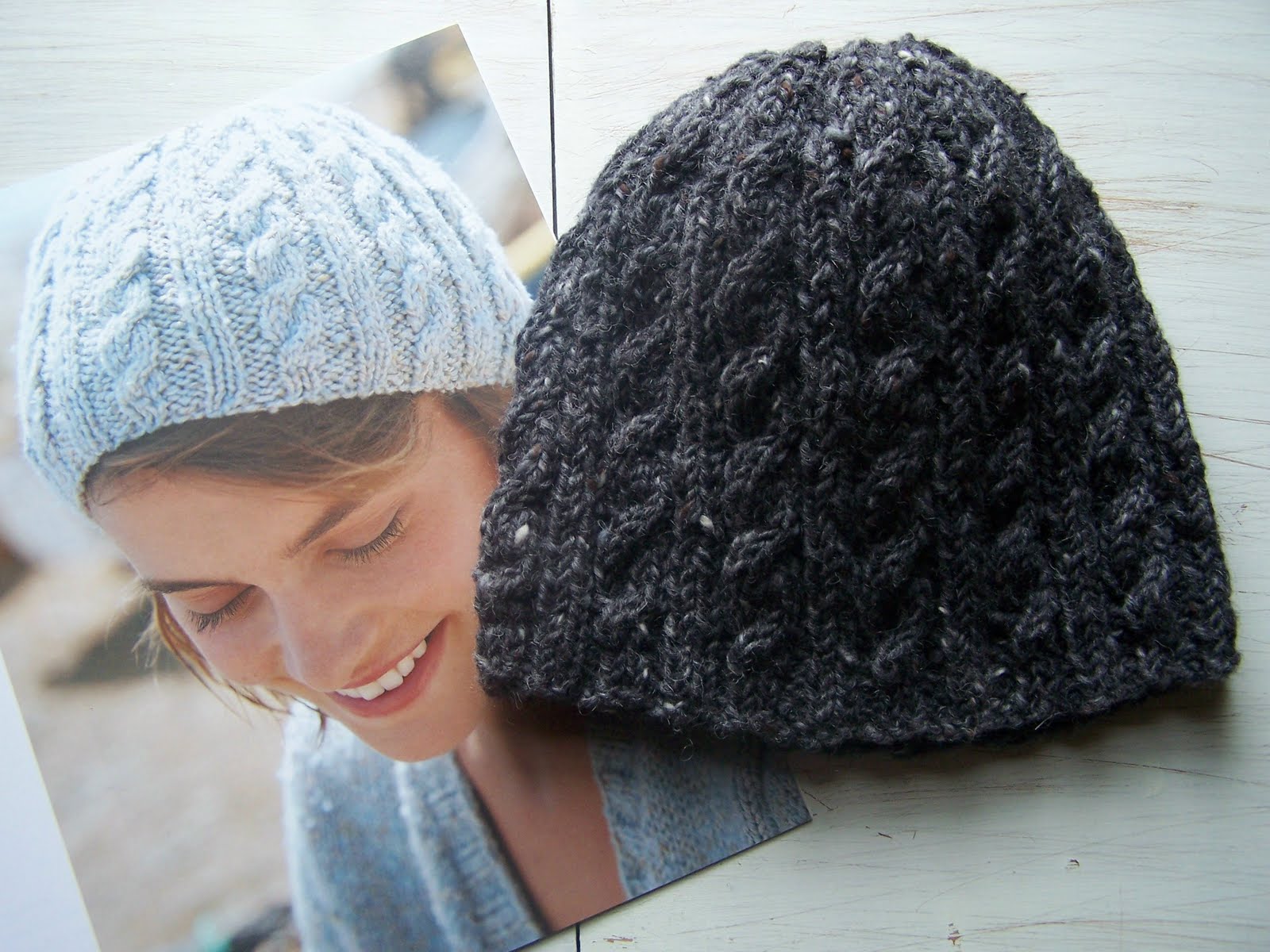 Юлита сторм шапка. Девушка в меховой шапке. Сонник шапка. Надевать шапку во сне. Шапка вязаная, серый.