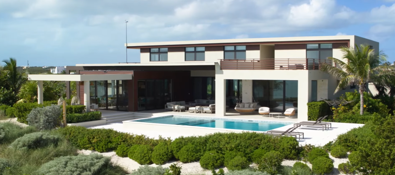 16 Photos vs. Majestic Home in Providenciales, Turks And Caicos Islands | Sotheby's International Realty - Luxury Home & Interior Design Tour 16 Photos vs. Majestic Home in Providenciales, Turks And Caicos Islands | Sotheby's International Realty - Luxury Home & Interior Design Tour