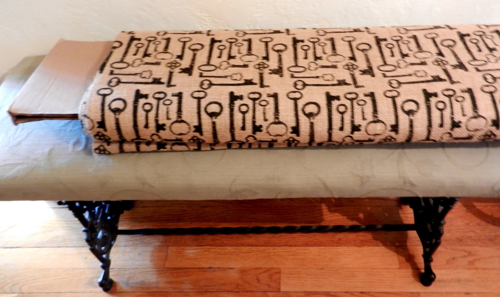 A Lapin Life French Chicken Wire Burlap Frame Craft Tutorial