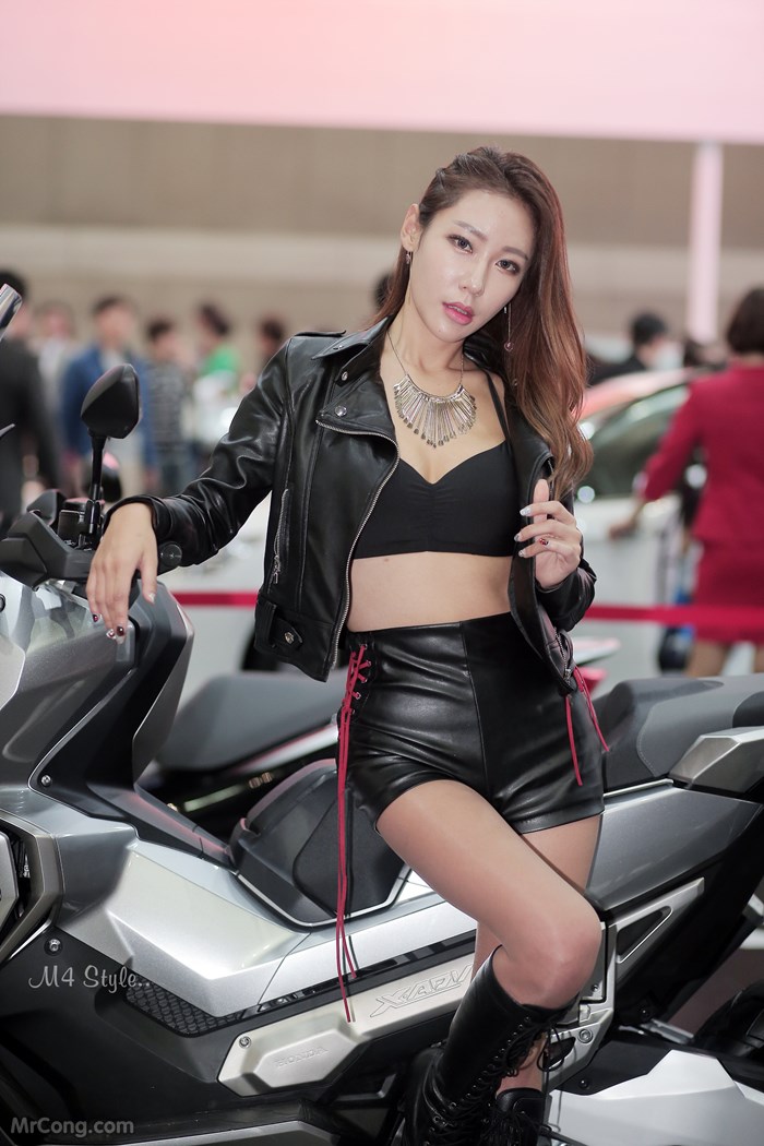 Kim Tae Hee&#39;s beauty at the Seoul Motor Show 2017 (230 photos) photo 9-15