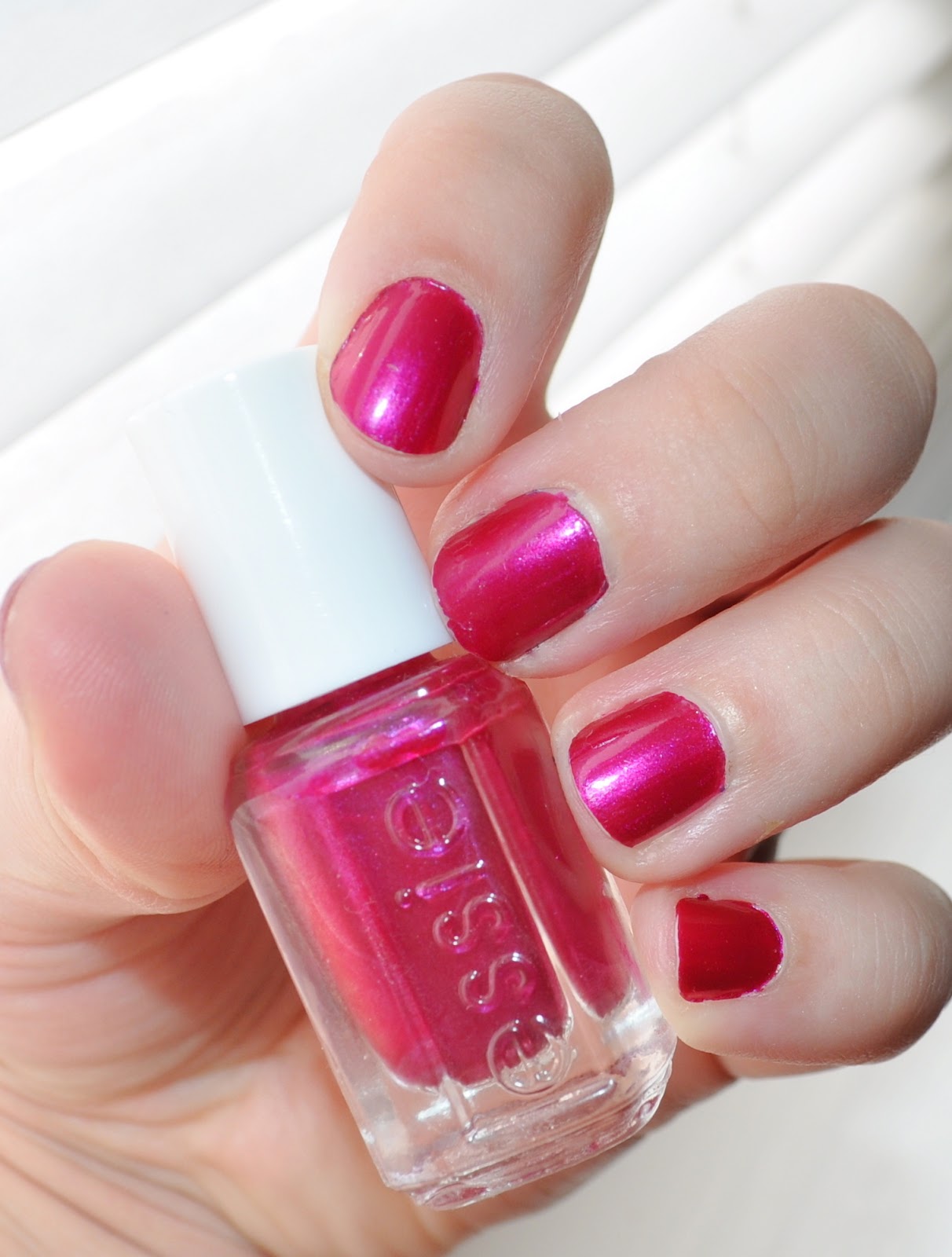 Essie Sure Shot Nagellack – Brillante Deckkraft, Splitterfest & Schnell Trocknend