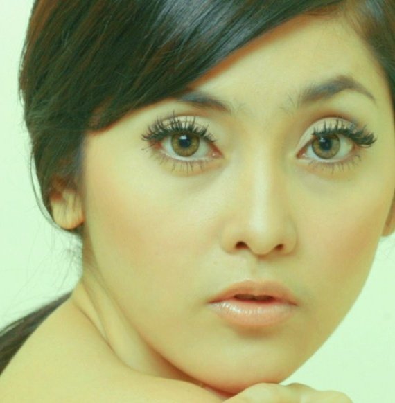 Foto Eva Anindita Cute Face Photo Shoot - Foto Sexy Artis Indonesia