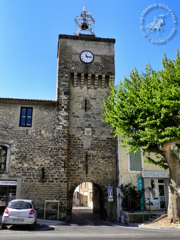 LA FRANCE MEDIEVALE SAINTECECILELESVIGNES (84) Tours et remparts
