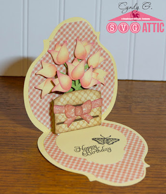 Pop up center in card with a flower bouquet