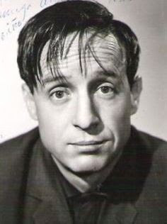 Roberto Gómez Bolaños Foto de Roberto Gómez Bolaños de joven con flequillo