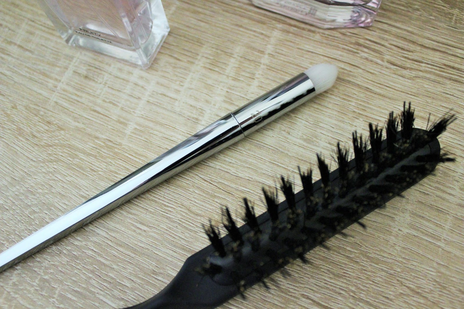 Real Techniques Bold Metals Pointed Crease Brush, Babyliss Teasing Brush