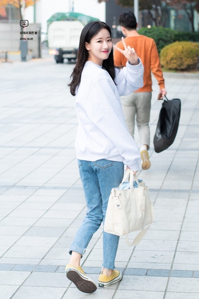 카메라가 미모를 다 담지 못한다는 실물갑 여돌.jpgif | 인스티즈