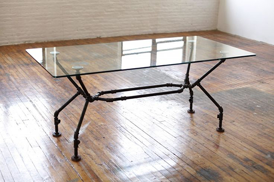 Desain meja unik menggunakan pipa besi