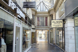 Paris : Passage du Caire, de l'imprimerie à la confection, destinée singulière de l'un des plus vieux passages parisiens - IIème