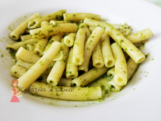 Maccheroncini col pesto classico fatto in casa. Creativaincucina©