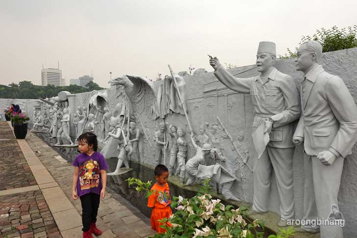 tugu monumen nasional monas jakarta
