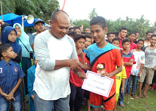 pemain terbaik dan top skor sepak bola antar pelajar tingkat SLTP dalam kabupaten aceh timur 2018