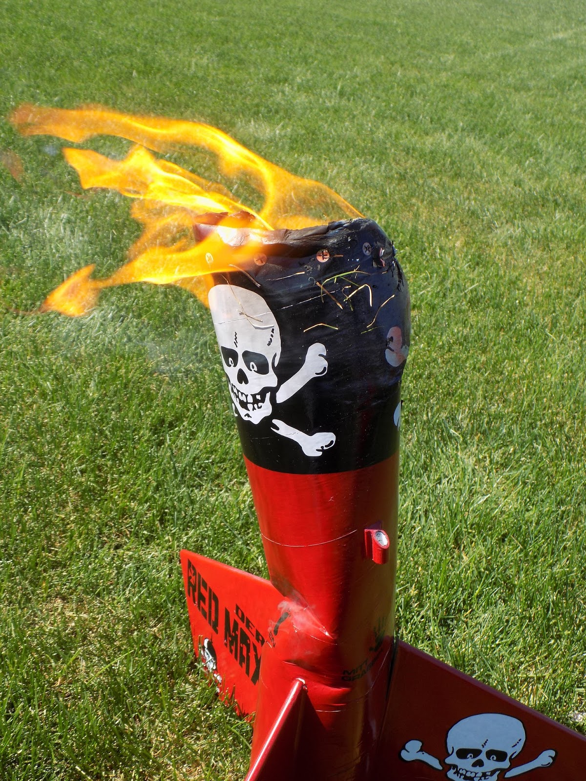 The Rocket N00b Mega Der Red Max CATO