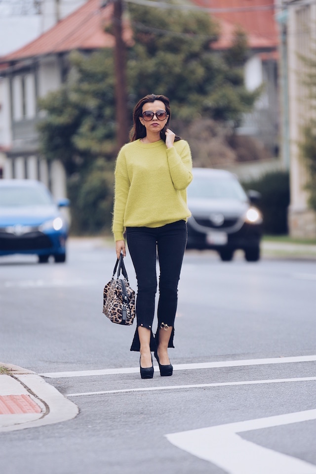 A pop of color by Mari Estilo Wearing: Sweater: LightInTheBox Jeans: LEVIS  Bag: JustFab  Shoes: Bamboo 
