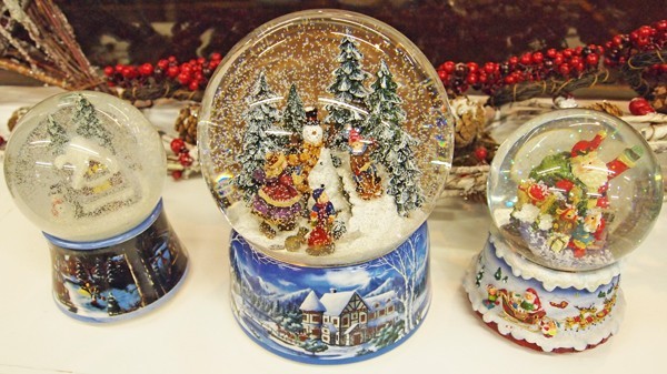 Sfere Di Vetro Con La Neve Regali di Natale - le palle di vetro con la neve finta dentro