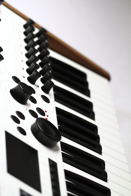 MATRIXSYNTH: First Look at the New Modulus Synthesizer Keyboard - Video ...