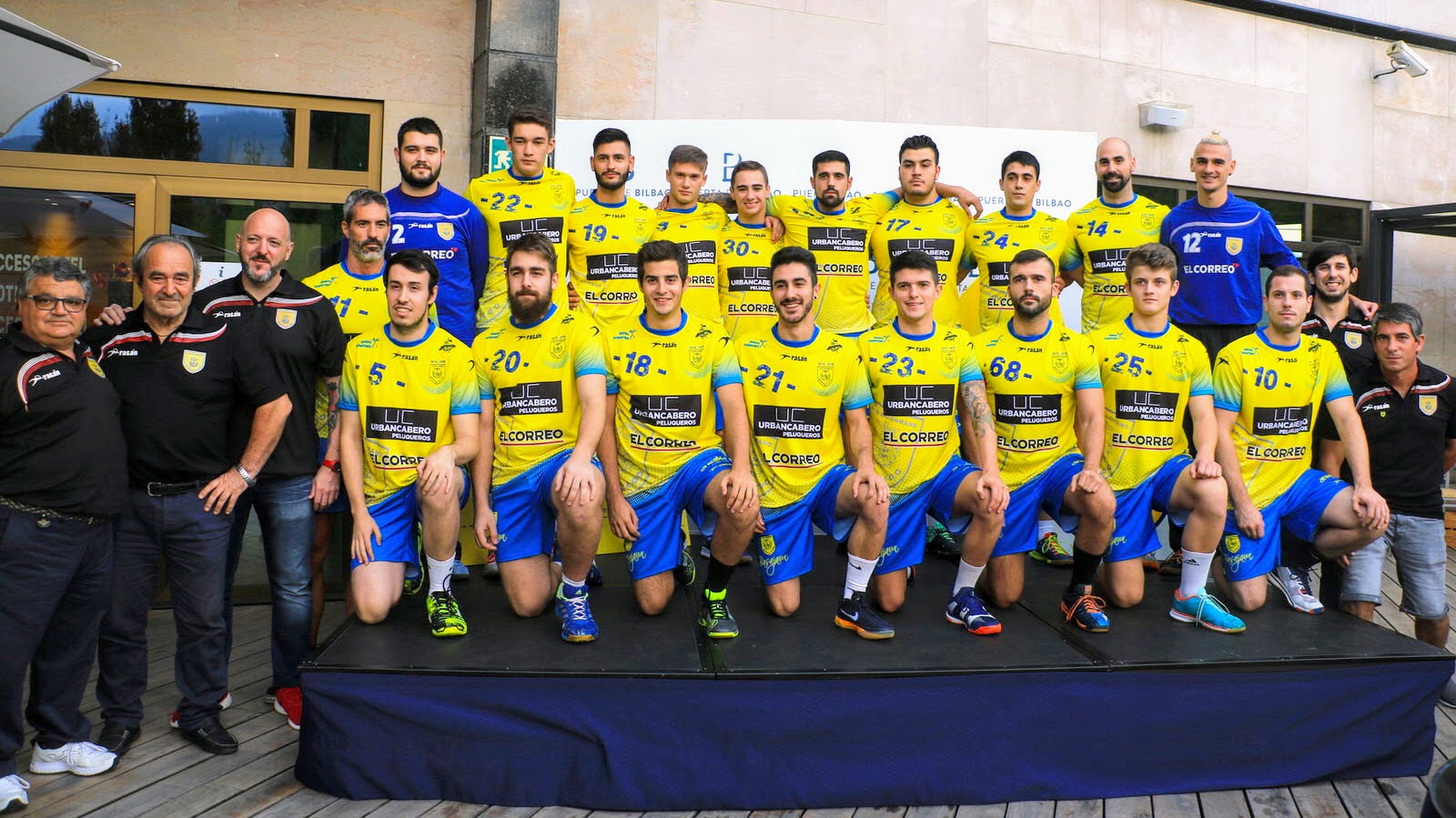 Balonmano | El Barakaldo presenta la plantilla del aniversario del club