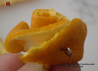 http://prazdnichnyymir.ru/masterskaja-podarkov/11304/podelki-iz-kozhury-mandarina-i-drugih-citrusovyh-sv/