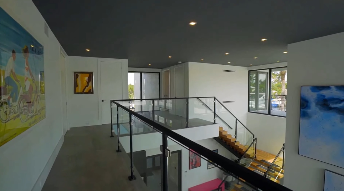 Tour 2900 NE 24th Ct, Fort Lauderdale, FL vs. 39 Interior Design Photos