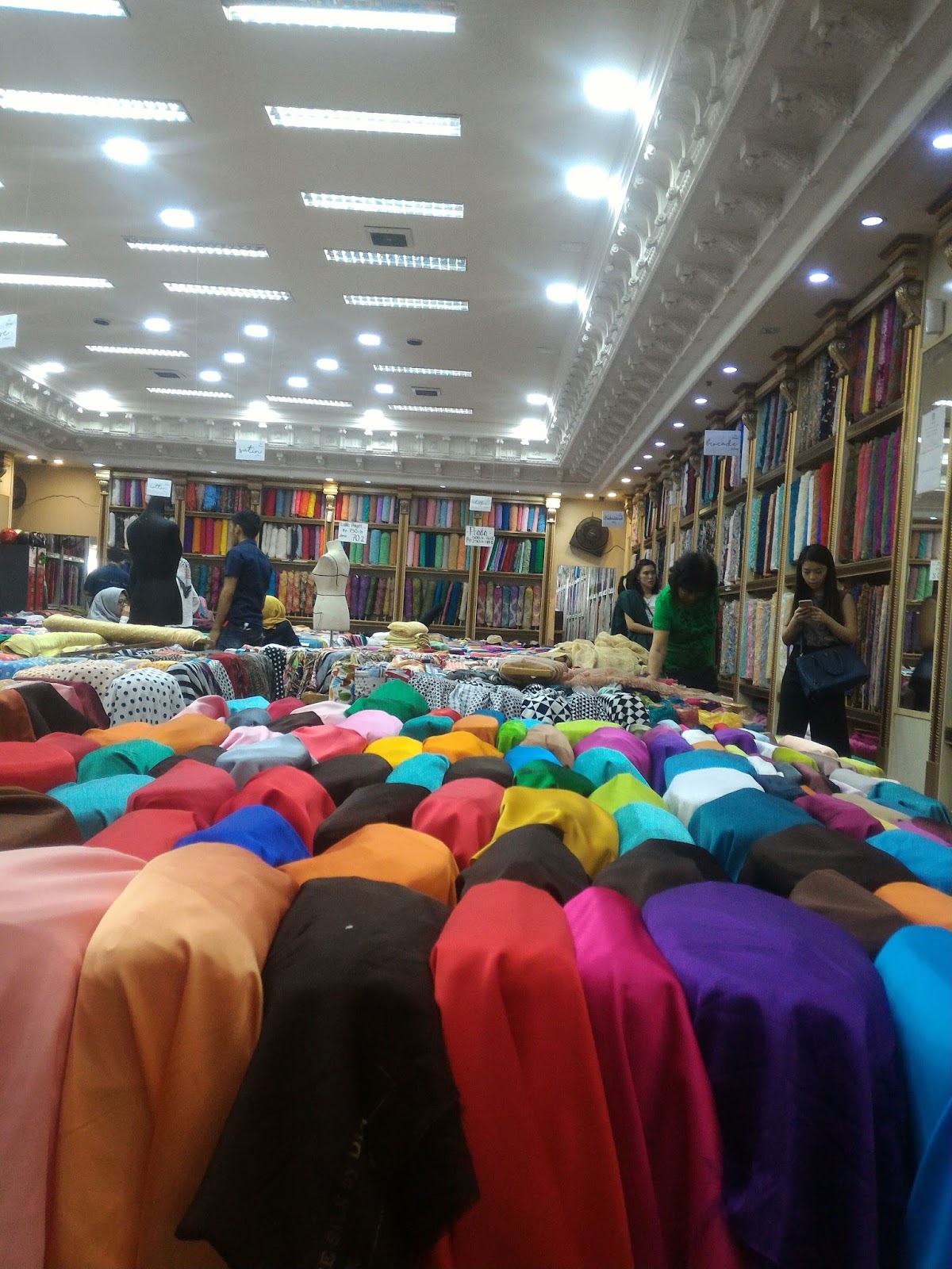 Tempat Mencari Kain Bahan Kebaya Di Bandung Loui Sanggar Rias Pengantin