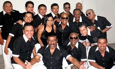 Orquesta Camaguey Foto de la Orquesta Camaguey posando para fans