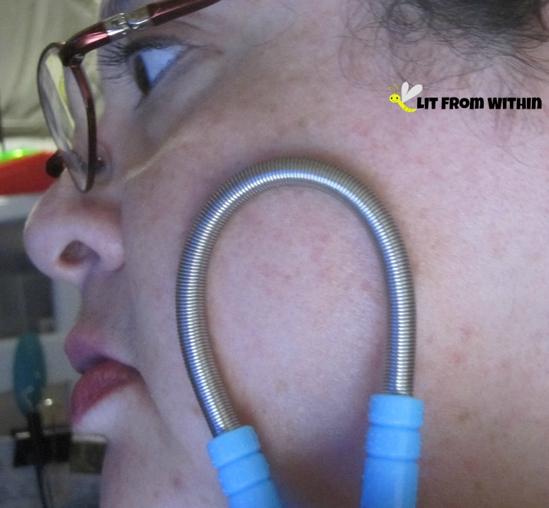 facial hair threading tool from Bellesentials