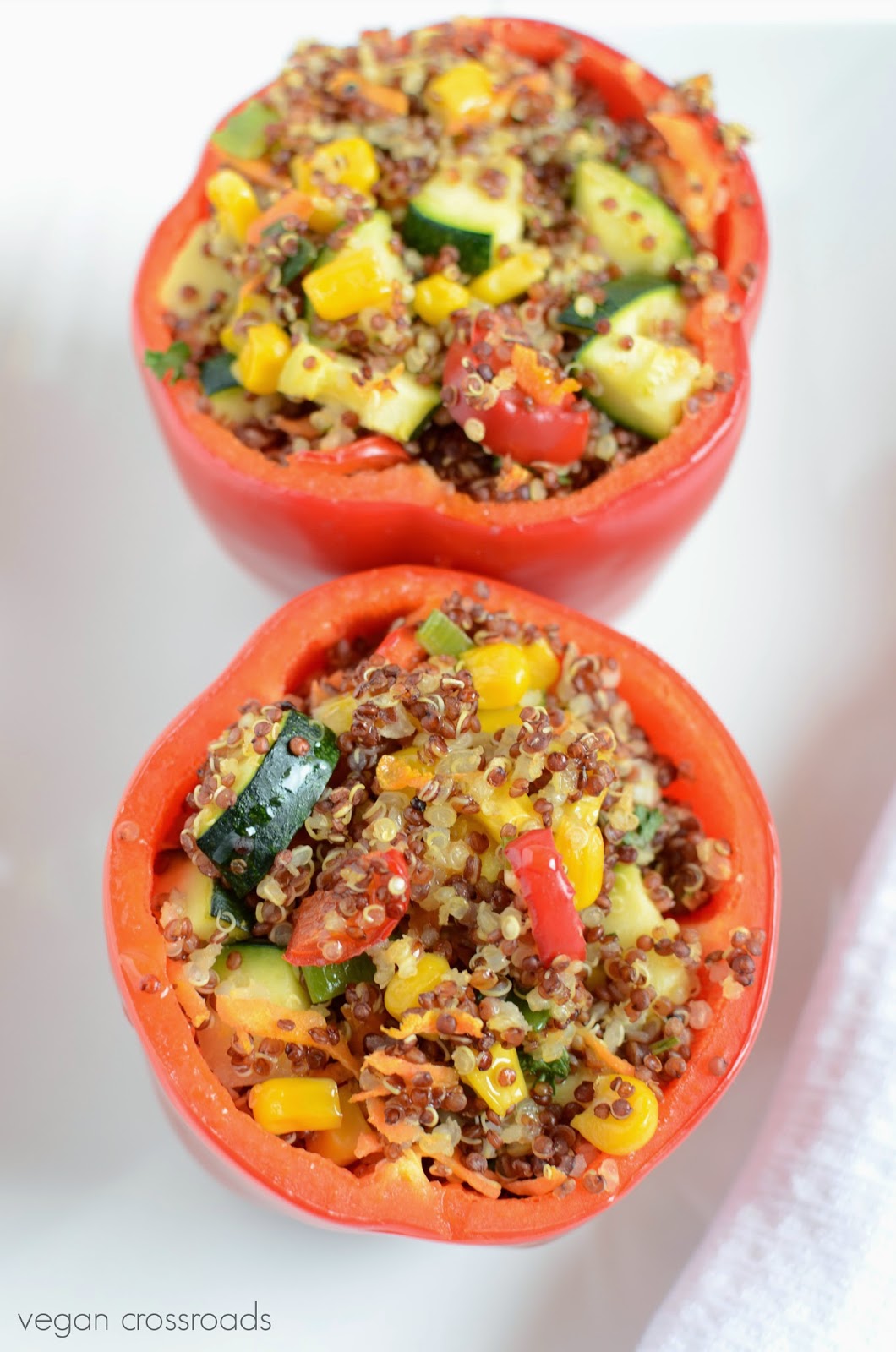 Bunt gefüllte Paprika = Quinoa Stuffed Peppers Vegan Crossroads