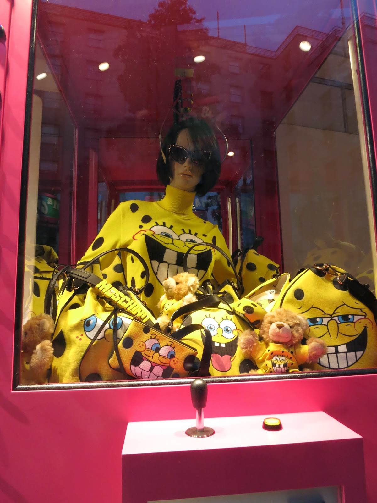 RetailStoreWindows.com: Moschino, London