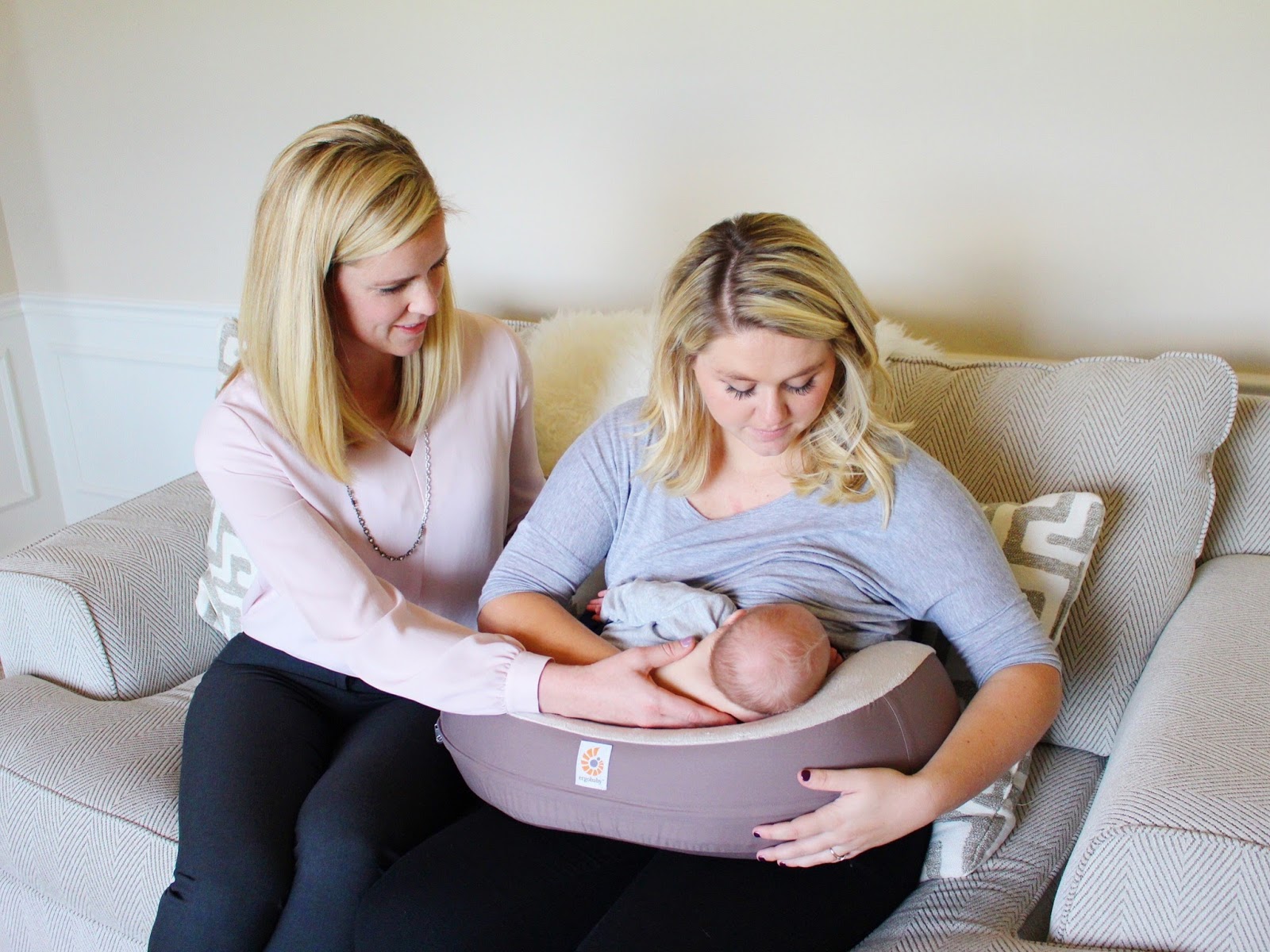 6 Benefits Of Using a Feeding Pillow Pregnancy,Baby,Toddler and