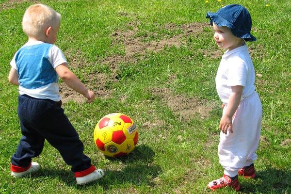 Children Benefit from Playing Outdoors with Friends